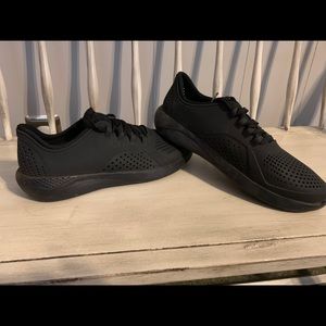 Men’s Croc tennis shoe